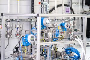 Produktions-Start in Rekordzeit: Evonik liefert erste Lipide aus deutscher Produktion an BioNTech